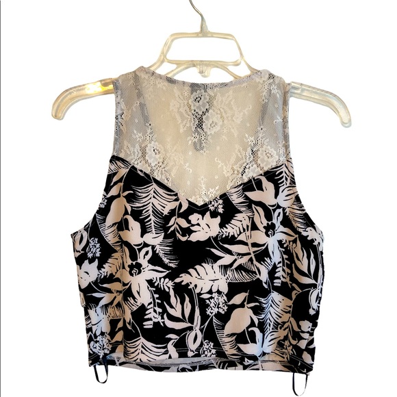 Jessica Simpson cropped tank - Picture 2 of 2